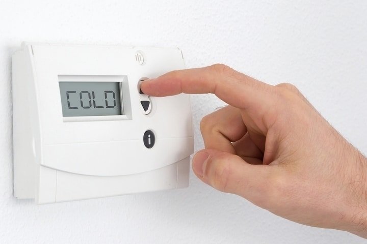 https://climateexperts.ca/wp-content/uploads/2020/03/Your-thermostat-is-broken-and-needs-to-be-replaced.jpg