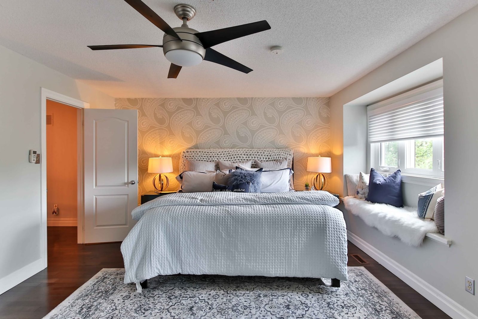 bedroom with ceiling fan